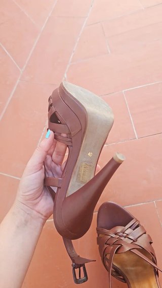Sandalias de tacón marrones