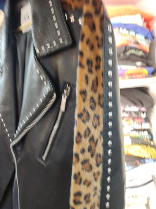 Cazadora Biker Zara Tachuelas Animal Print
