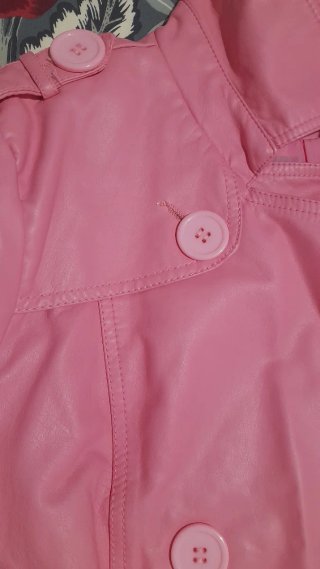 Gabardina rosa piel sintética