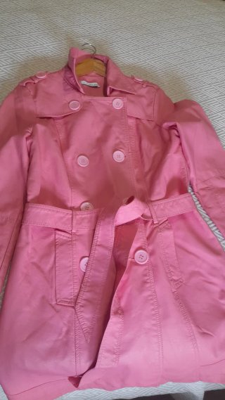 Gabardina rosa piel sintética