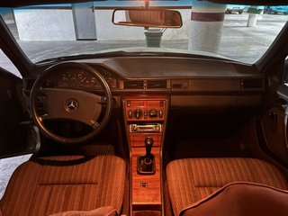 Mercedes-Benz Clase E 1990