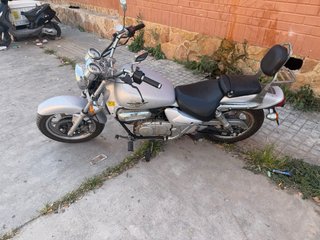 Hyosung Aquila GV125 Plata