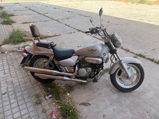 Hyosung Aquila GV125 Plata
