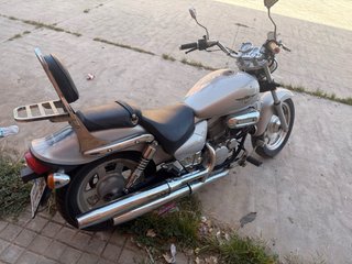 Hyosung Aquila GV125 Plata