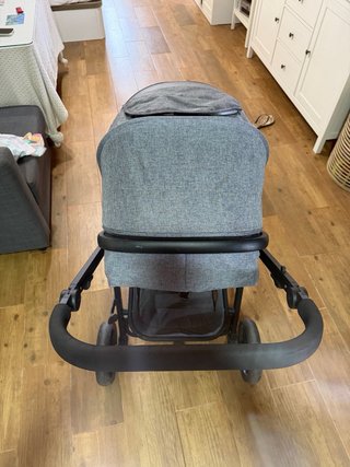 Carro de bebé gris modelo asalvo baby