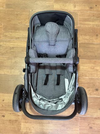 Carro de bebé gris modelo asalvo baby