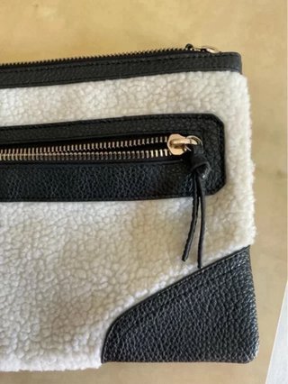 Pochette MANGO TOUCH nera e pelliccetta bianca