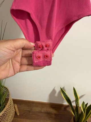 Pack/Conjunto Zara: Body volantes rosa + Falda flo