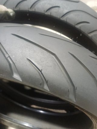 Neumáticos Michelin 110/70-17 y Pirelli 130/70-17