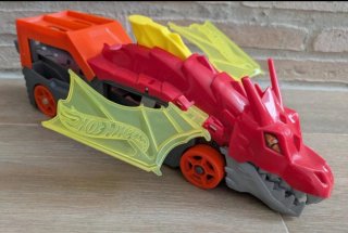 Hot Wheels Dragón Mastica Coches