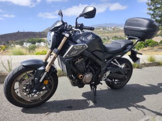 Honda CB650R Negra - Top Case Incluido