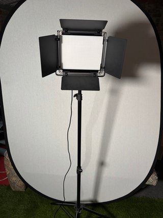 2 Focos LED Newer + Accesorios