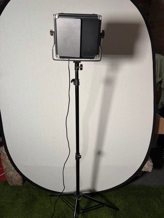 2 Focos LED Newer + Accesorios