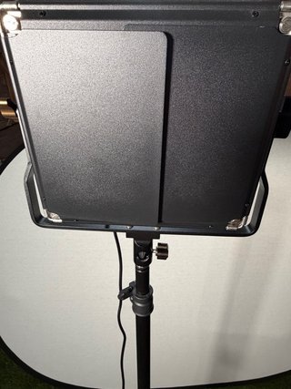2 Focos LED Newer + Accesorios