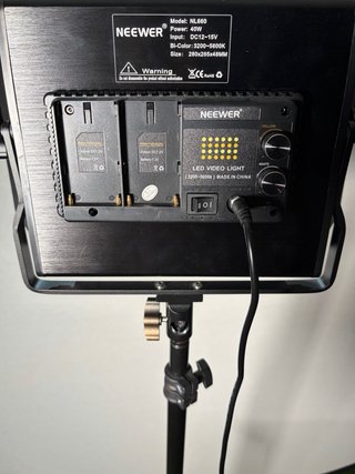 2 Focos LED Newer + Accesorios