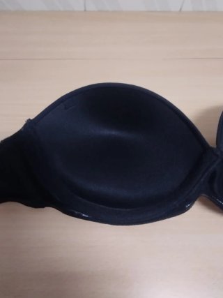 Sujetador DIM sin tirantes push up negro
