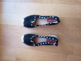 Alpargatas negras tachuelas doradas