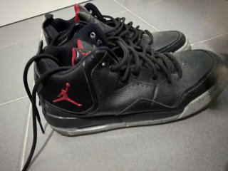 Zapatillas Jordan Courtside 23 Negras Rojas
