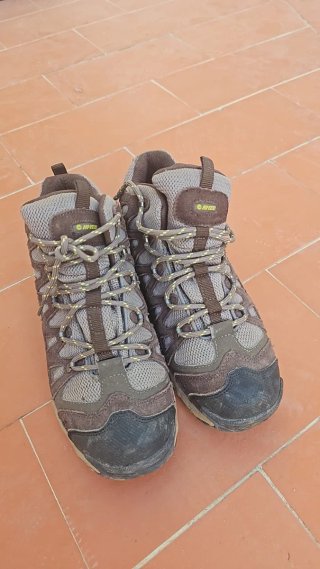 Zapatos de montaña Hi-Tec marrones y grises