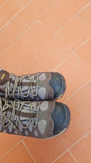 Zapatos de montaña Hi-Tec marrones y grises