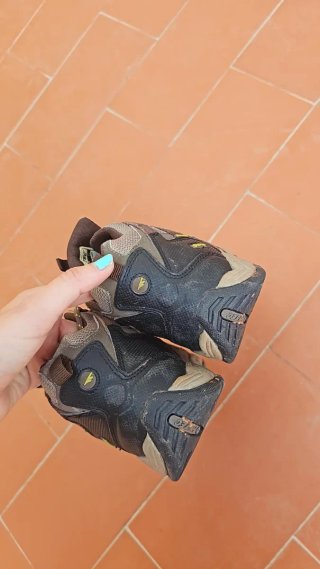 Zapatos de montaña Hi-Tec marrones y grises