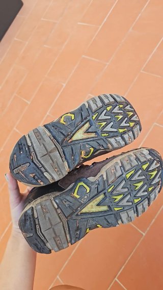 Zapatos de montaña Hi-Tec marrones y grises