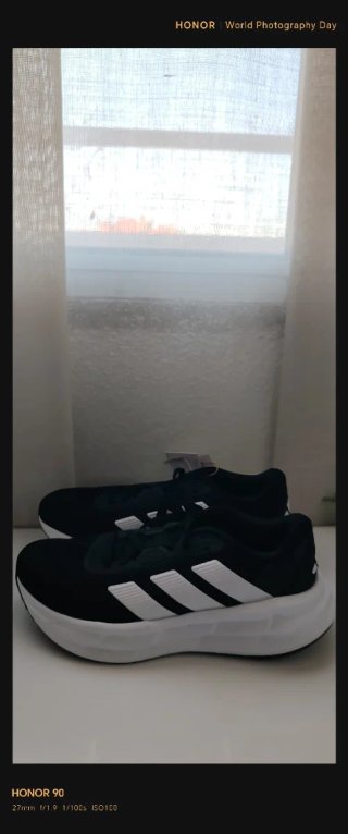 Zapatillas Adidas Negras y Blancas