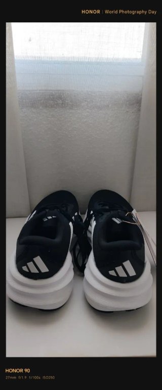 Zapatillas Adidas Negras y Blancas