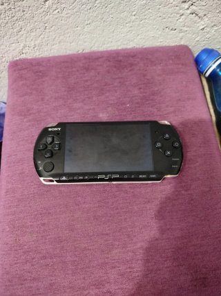 PSP 3000 Sony Negra y Plateada + Juego