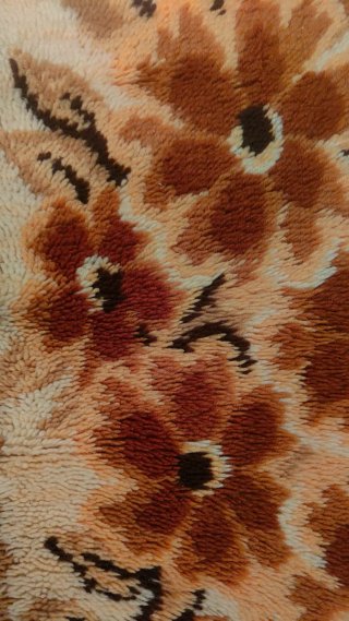 Alfombras de cama floral beige y marrón