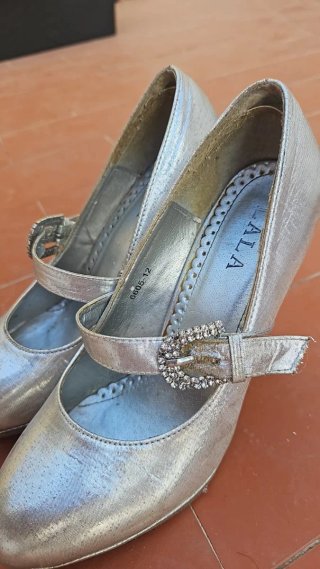 Zapatos de tacón plateados para mujer