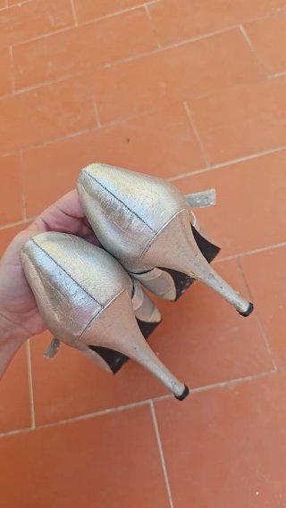Zapatos de tacón plateados para mujer