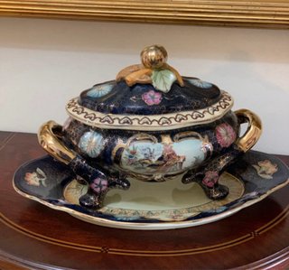 Sopera y bandeja de porcelana estilo satsuma