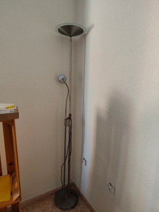 Lámpara de pie LED metal y cristal