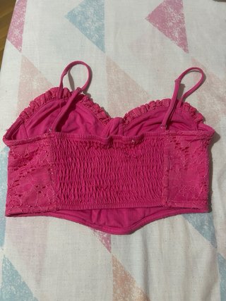 Top Corto Rosa Encaje Stradivarius talla S