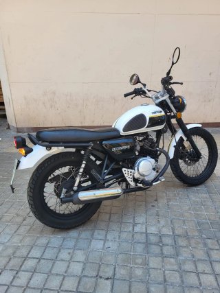 Hanway Raw 125 Moto Naked Negra y Blanca