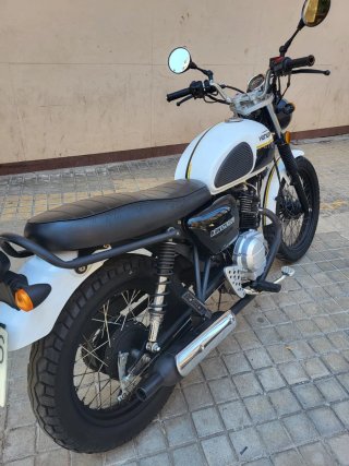 Hanway Raw 125 Moto Naked Negra y Blanca