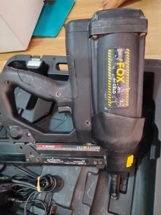 Clavadora Profesional con Maletín