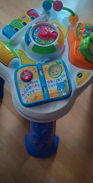 Mesa de actividades VTech parlanchina