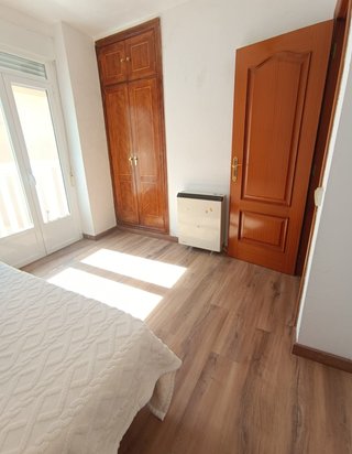 Se alquila habitación persona sola mujer