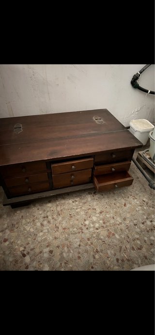 Mesita antigua de madera