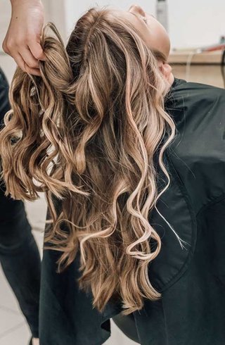 Se busca chica para ayudante de peluqueria