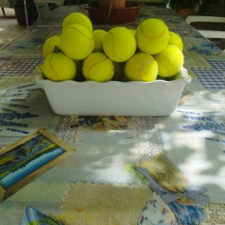 48 Pelotas de tenis usadas.