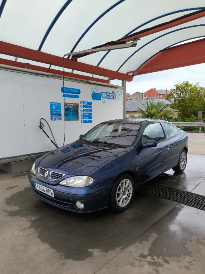 Renault Megane 2000 - foto 1