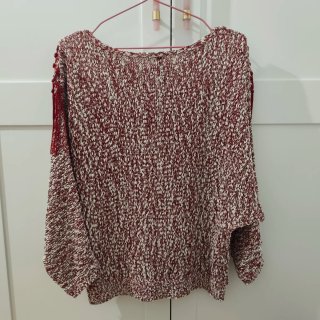 Jersey granate con detalles rojos