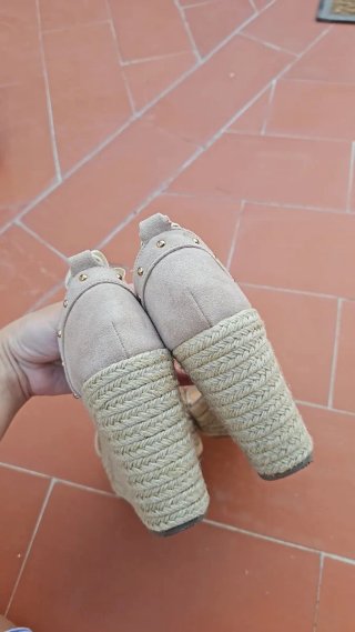 Sandalias cuña beige mujer