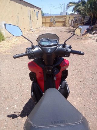 Scooter Yamaha Negro/Rojo