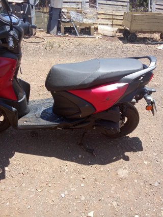 Scooter Yamaha Negro/Rojo