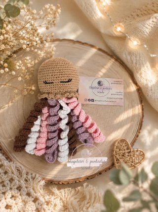 Medusa de apego a crochet para bebés