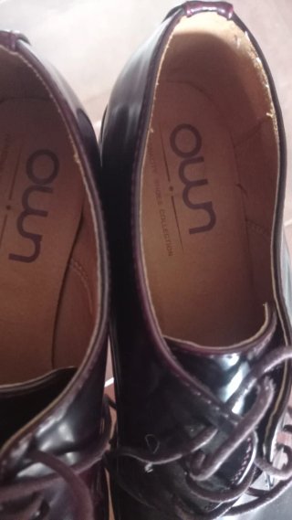 Zapatos de vestir marrones con cordones